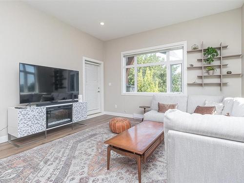 408-2655 Sooke Rd, Langford, BC - Indoor Photo Showing Living Room