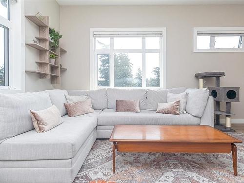 408-2655 Sooke Rd, Langford, BC - Indoor Photo Showing Living Room