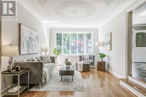 42 Holmcrest Trail, Toronto, ON - Indoor Photo Showing Living Room