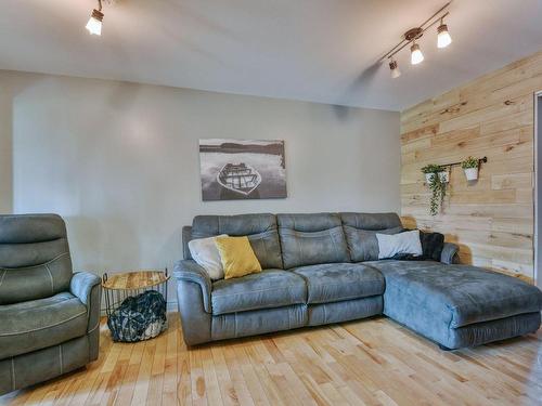 Salon - 740 Ch. St-Jean, Sainte-Marie-Salomé, QC - Indoor Photo Showing Living Room