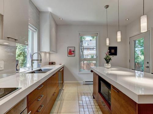 Kitchen - 41 Av. Vivian, Mont-Royal, QC - Indoor Photo Showing Kitchen With Double Sink With Upgraded Kitchen