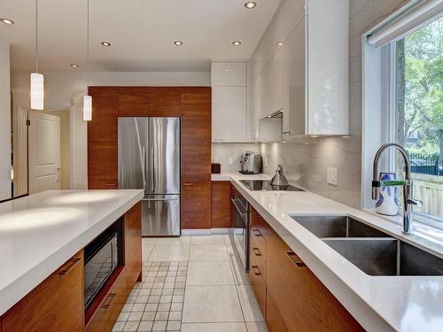 Kitchen - 41 Av. Vivian, Mont-Royal, QC - Indoor Photo Showing Kitchen With Double Sink With Upgraded Kitchen