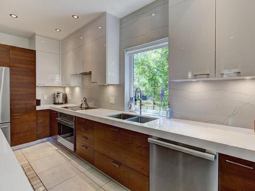 Kitchen - 41 Av. Vivian, Mont-Royal, QC - Indoor Photo Showing Kitchen With Double Sink With Upgraded Kitchen