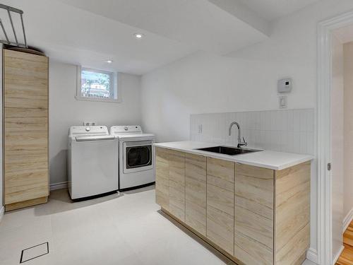 Salle de lavage - 41 Av. Vivian, Mont-Royal, QC - Indoor Photo Showing Laundry Room