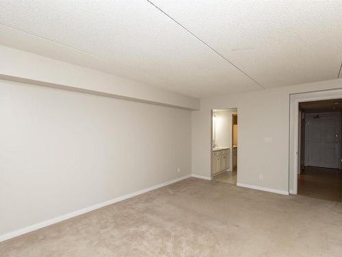 302 50 S Water Street South, Thunder Bay, ON - Indoor Photo Showing Other Room