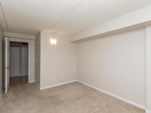 302 50 S Water Street South, Thunder Bay, ON - Indoor Photo Showing Other Room