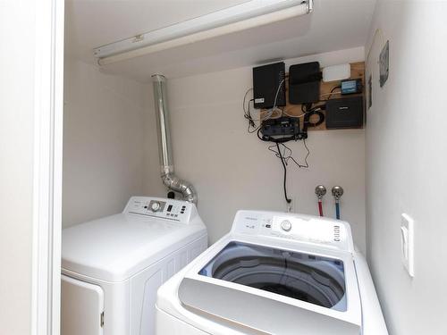 302 50 S Water Street South, Thunder Bay, ON - Indoor Photo Showing Laundry Room