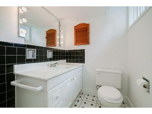 12 Donewen Crt, Toronto, ON - Indoor Photo Showing Bathroom