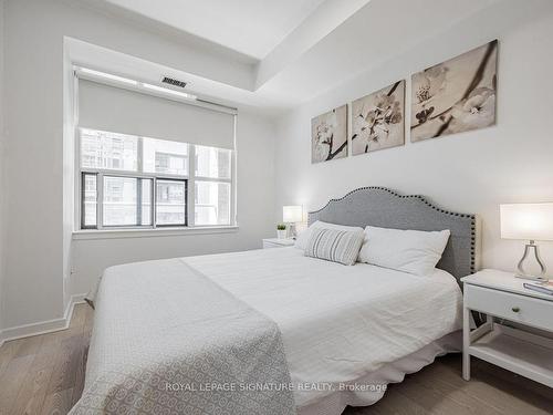 821-438 Richmond St W, Toronto, ON - Indoor Photo Showing Bedroom