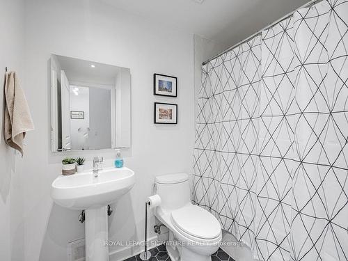 821-438 Richmond St W, Toronto, ON - Indoor Photo Showing Bathroom