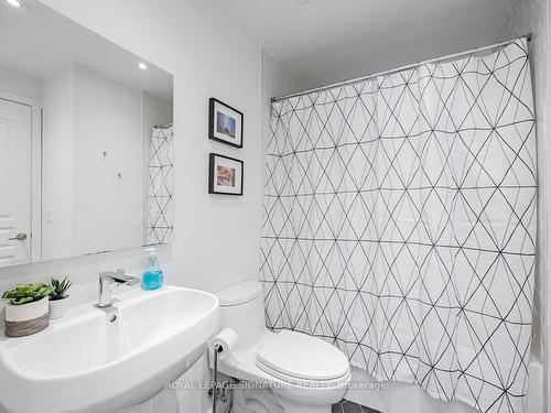 821-438 Richmond St W, Toronto, ON - Indoor Photo Showing Bathroom