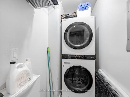 821-438 Richmond St W, Toronto, ON - Indoor Photo Showing Laundry Room