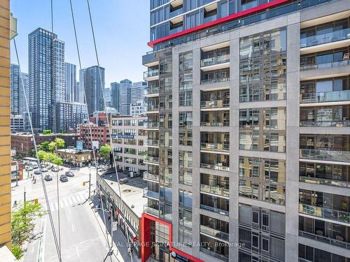 821-438 Richmond St W, Toronto, ON - Outdoor With Balcony With Facade