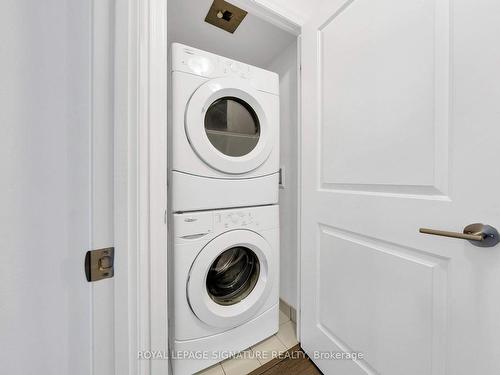 508-35 Bastion St, Toronto, ON - Indoor Photo Showing Laundry Room