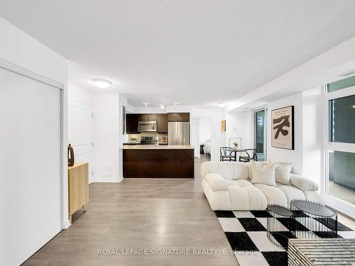 508-35 Bastion St, Toronto, ON - Indoor Photo Showing Living Room