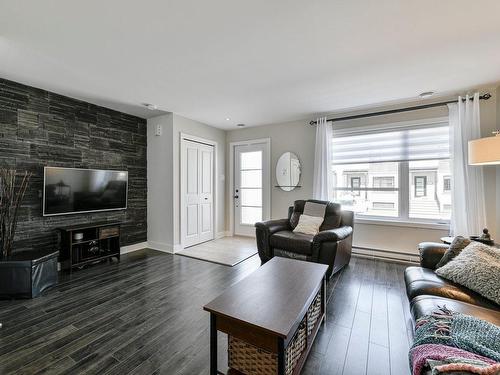 Living room - 158Z Rue Marcel-Dostie, Les Coteaux, QC 