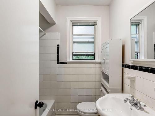 2563 Kingston Rd, Toronto, ON - Indoor Photo Showing Bathroom