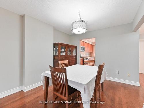 121-60 Hanson Rd, Mississauga, ON - Indoor Photo Showing Dining Room