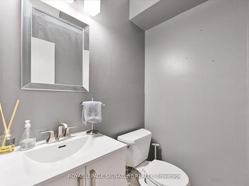 121-60 Hanson Rd, Mississauga, ON - Indoor Photo Showing Bathroom