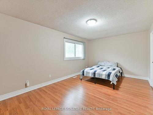 121-60 Hanson Rd, Mississauga, ON - Indoor Photo Showing Bedroom