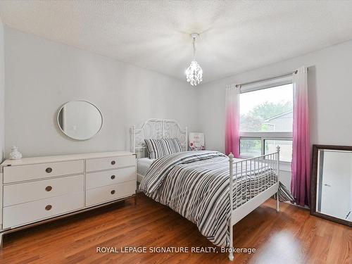 121-60 Hanson Rd, Mississauga, ON - Indoor Photo Showing Bedroom