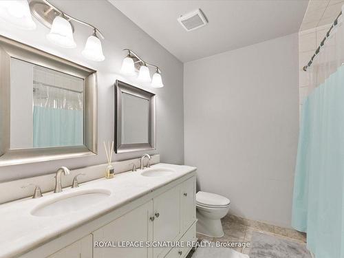 121-60 Hanson Rd, Mississauga, ON - Indoor Photo Showing Bathroom