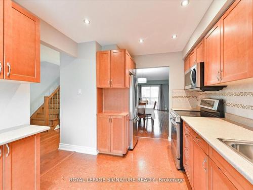 121-60 Hanson Rd, Mississauga, ON - Indoor Photo Showing Kitchen