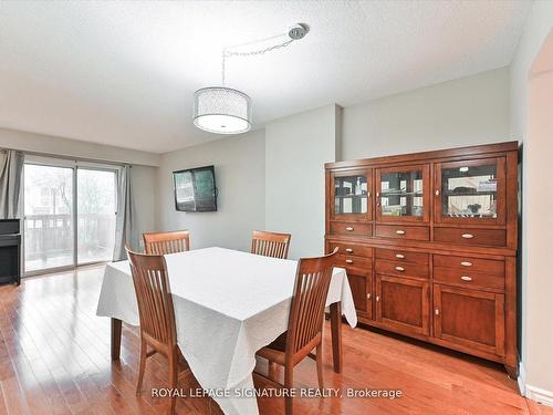 121-60 Hanson Rd, Mississauga, ON - Indoor Photo Showing Dining Room