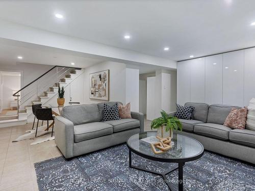 2 Farningham Cres, Toronto, ON - Indoor Photo Showing Living Room