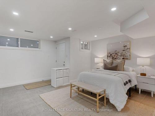 2 Farningham Cres, Toronto, ON - Indoor Photo Showing Bedroom