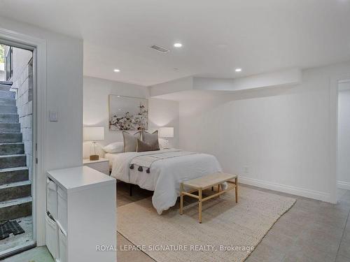 2 Farningham Cres, Toronto, ON - Indoor Photo Showing Bedroom