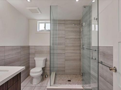 2 Farningham Cres, Toronto, ON - Indoor Photo Showing Bathroom