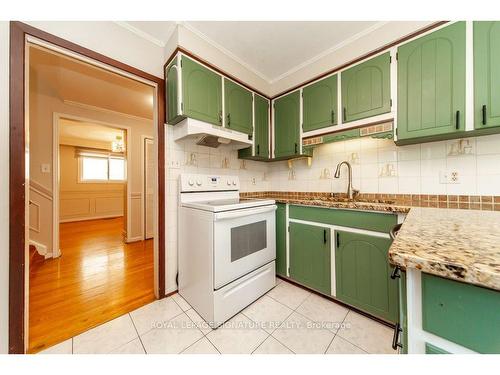 2354 Old Pheasant Rd, Mississauga, ON - Indoor Photo Showing Kitchen With Double Sink