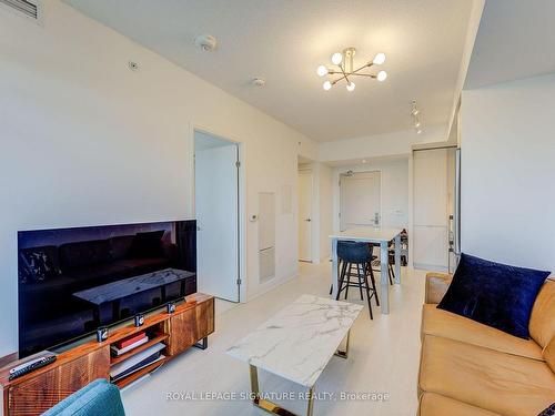 703-10 Gibbs Rd, Toronto, ON - Indoor Photo Showing Living Room