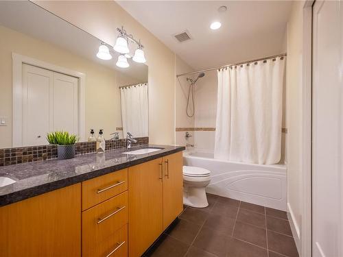 401-580 Stewart Ave, Nanaimo, BC - Indoor Photo Showing Bathroom