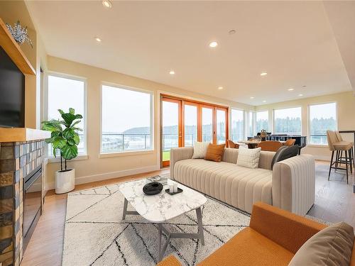 401-580 Stewart Ave, Nanaimo, BC - Indoor Photo Showing Living Room