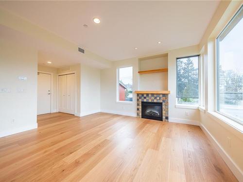 401-580 Stewart Ave, Nanaimo, BC - Indoor Photo Showing Living Room With Fireplace