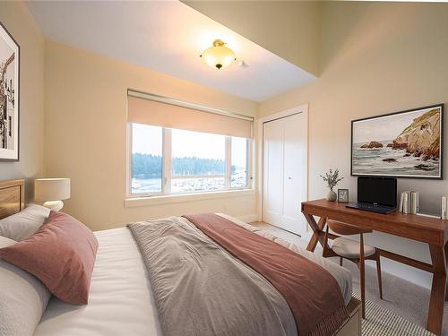 401-580 Stewart Ave, Nanaimo, BC - Indoor Photo Showing Bedroom