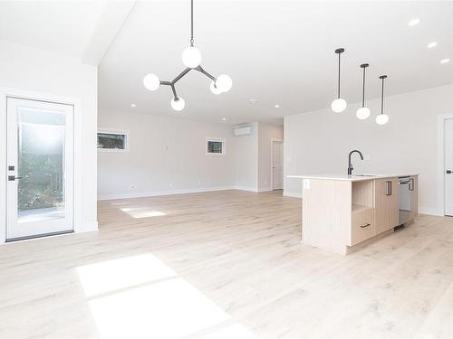 960/962 Loch Glen Pl, Langford, BC - Indoor Photo Showing Kitchen