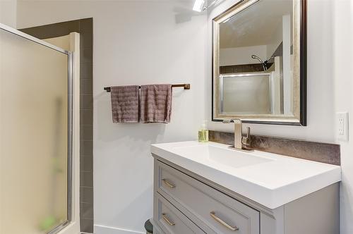 106-1765 Leckie Road, Kelowna, BC - Indoor Photo Showing Bathroom