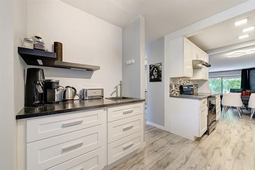 106-1765 Leckie Road, Kelowna, BC - Indoor Photo Showing Kitchen