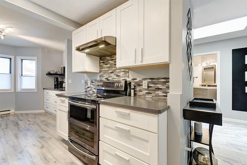 106-1765 Leckie Road, Kelowna, BC - Indoor Photo Showing Kitchen With Upgraded Kitchen