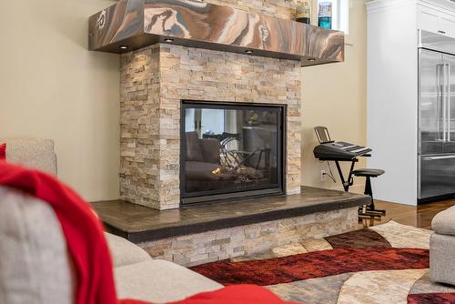 3237 Malbec Crescent, West Kelowna, BC - Indoor Photo Showing Kitchen With Upgraded Kitchen