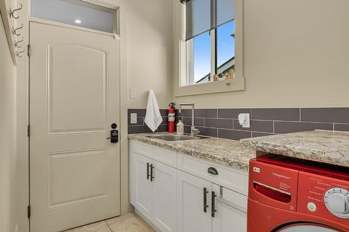 3237 Malbec Crescent, West Kelowna, BC - Indoor Photo Showing Laundry Room