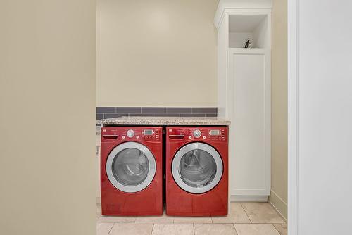 3237 Malbec Crescent, West Kelowna, BC - Indoor Photo Showing Laundry Room