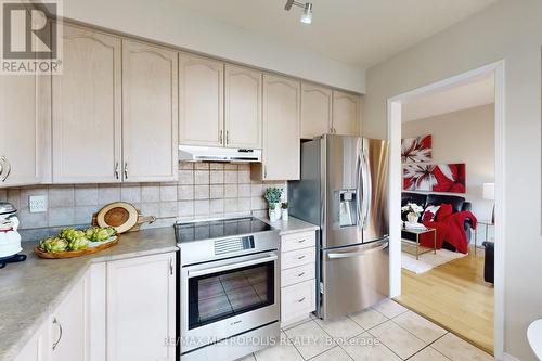 6579 Jazzy Mews, Mississauga (Meadowvale), ON - Indoor Photo Showing Kitchen