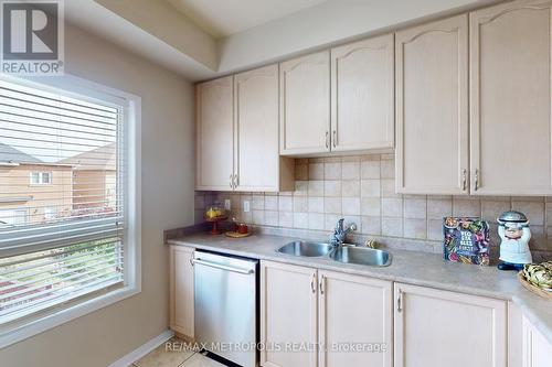 6579 Jazzy Mews, Mississauga (Meadowvale), ON - Indoor Photo Showing Kitchen With Double Sink