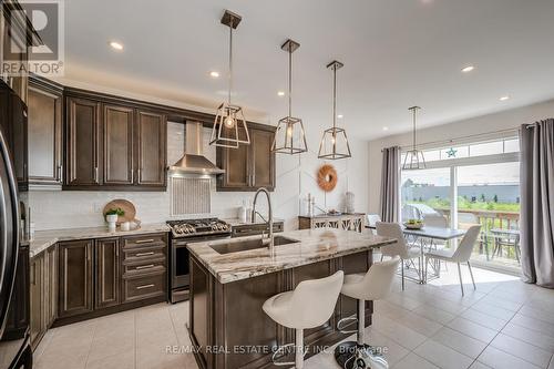 7 Newbrook Street, Brant (Paris), ON - Indoor Photo Showing Kitchen With Upgraded Kitchen