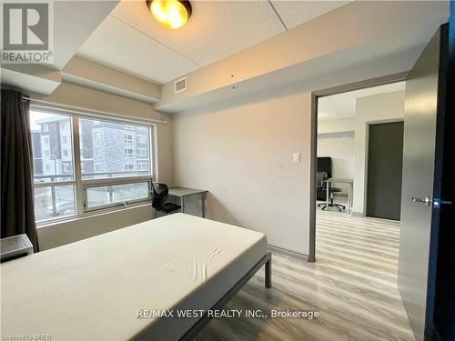 G212 - 275 Larch Street, Waterloo, ON - Indoor Photo Showing Bedroom