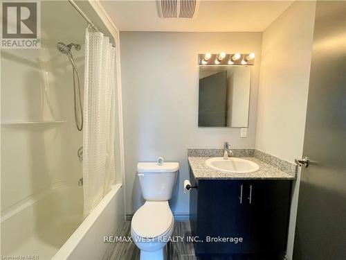 G212 - 275 Larch Street, Waterloo, ON - Indoor Photo Showing Bathroom